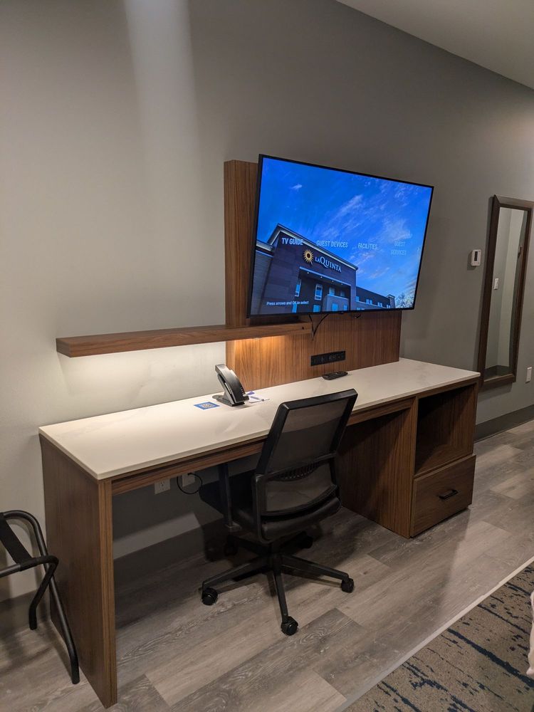 La Quinta Inn & Suites by Wyndham Mount Laurel