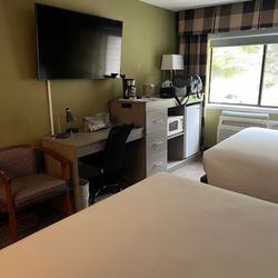 GuestHouse Poulsbo - Huge TV!
