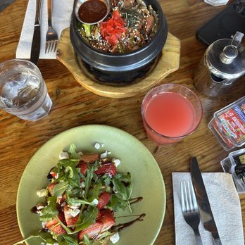 Berkeley Social Club - Strawberry Avocado Toast - Breakfast & Brunch Near Me - Berkeley, California