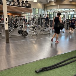 Love how clean the equipment makes my workouts 100x better! Love how clean the equipment makes my workouts 100x better!