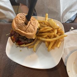 Barney's Roadhouse - Avocado Bacon Burger
