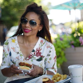 Shake Shack Dumbo - Shake Shack Chicken Sandwich and fries. Yes please! - Burgers Near Me - Brooklyn, New York