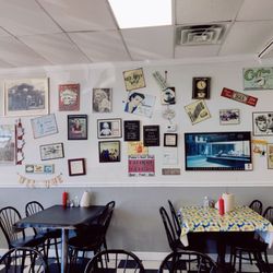 Ruby’s Wingz N Things - Inside