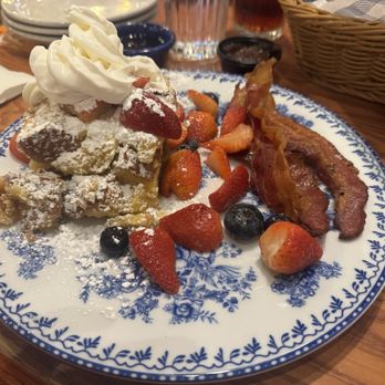 Cracker Barrel Old Country Store - American Near Me - Buda, Texas