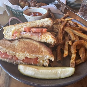 Sugar Hill Distillery - Grown up Grilled Cheese - Breakfast & Brunch Near Me - Sugar Hill, Georgia Sugar Hill Distillery - Grown up Grilled Cheese - Breakfast & Brunch Near Me - Sugar Hill, Georgia