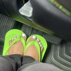 PureLuxe Nail Bar - Hot stone pedi