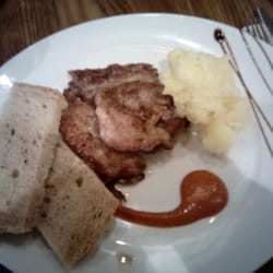 Cafetería La Canasta - Pluma ibérica con mojo picón