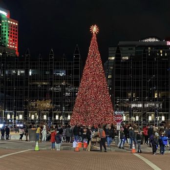 PPG Place - Landmarks & Historical Buildings Near Me - Pittsburgh, Pennsylvania
