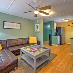 Miami Beach HomeStay - Free flowing living space, tastefully decorated modern furnishings, hardwood floors and tall windows for natural light