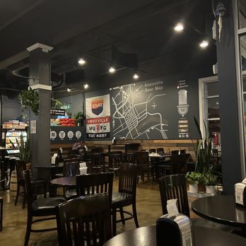 Fred's Around the Corner - Restaurant - Cocktail Bars Near Me - Knoxville, Tennessee