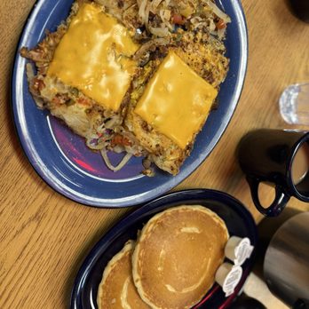 Tommy's  Restaurant - Vegetable Shipwreck and pancakes - New American Near Me - Cedar Rapids, Iowa