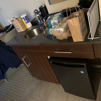 Embassy Suites by Hilton Columbus Dublin - Kitchenette area - Hotels Near Me - Dublin, Ohio Embassy Suites by Hilton Columbus Dublin - Kitchenette area - Hotels Near Me - Dublin, Ohio