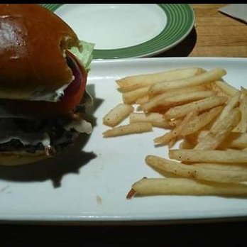 Applebee's Grill + Bar - Way smaller the it looks and not worth the price - American Near Me - Hodgkins, Illinois