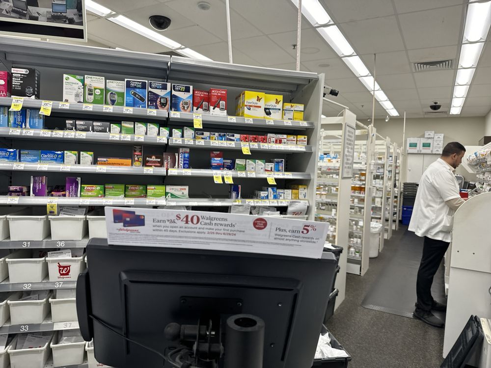 WALGREENS Updated October 2024 16 Photos 2991 Roosevelt Blvd