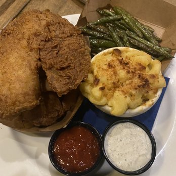 Mama's on the Half Shell - Classic Combo with Mac & Cheese and String Green Beans - Bars Near Me - Baltimore, Maryland