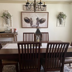 The Little Italy of Niagara Falls Bed & Breakfast - Dinning room in common space