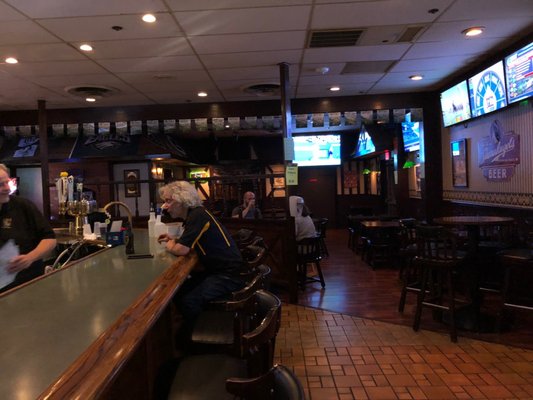 Poor Richards Pub by null