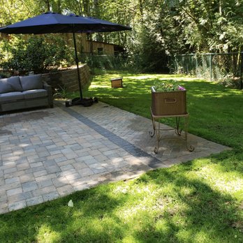 Exstream Landscaping - back yard patio, fresh grass (no more mud), and retaining wall in background - Irrigation Near Me - Oregon City, Oregon