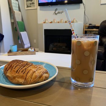 Cafe Aficionado - Chocolate croissant and a Samoa latte. - Coffee & Tea Near Me - Los Angeles, California