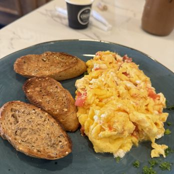 Crema Gourmet  - Feta and tomato scrambled eggs - Coffee & Tea Near Me - Pinecrest, Florida