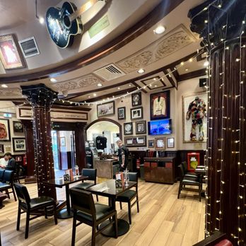 Hard Rock Cafe - Atmosphere - American Near Me - Rome, RM Hard Rock Cafe - Atmosphere - American Near Me - Rome, RM