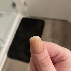Haute Nail Studio - Broken thumb nail