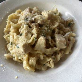 Mad Bene - Chicken Alfredo - Italian Near Me - Kapolei, Hawaii