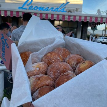 Leonard's Bakery - malasada - Bakeries Near Me - Honolulu, Hawaii