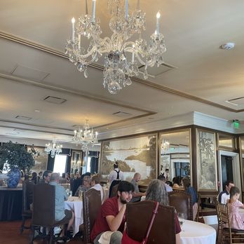 The Olde Pink House - Main dining room - Southern Near Me - Savannah, Georgia The Olde Pink House - Main dining room - Southern Near Me - Savannah, Georgia