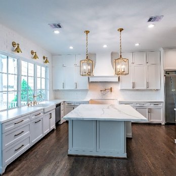 Lankford Custom Homes - Beautiful kitchen remodel with high end finishes completed in Taylor Lakes Estate. - General Contractors Near Me - Galveston, Texas Lankford Custom Homes - Beautiful kitchen remodel with high end finishes completed in Taylor Lakes Estate. - General Contractors Near Me - Galveston, Texas