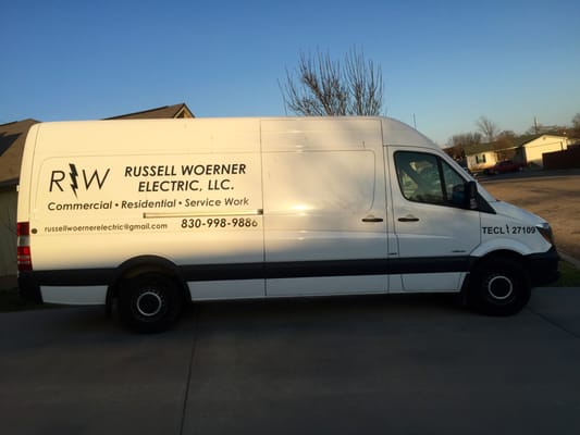 Russell Woerner Electric Logo