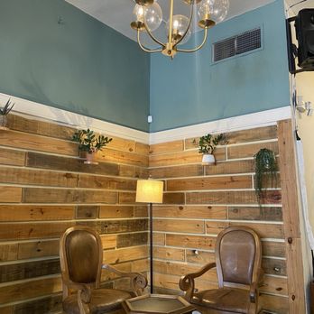 Common Grounds Brew & Roastery - Inside Stage - Coffee & Tea Near Me - Lake Worth, Florida