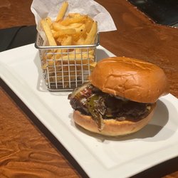 Duelies Sports Bar and Grill - Seasoned Smash Patty, Fresh Lettuce, House Tomato Relish, Roasted
Jalapeno Spread, Bacon, Green Chilis, And Pepperjack Cheese.