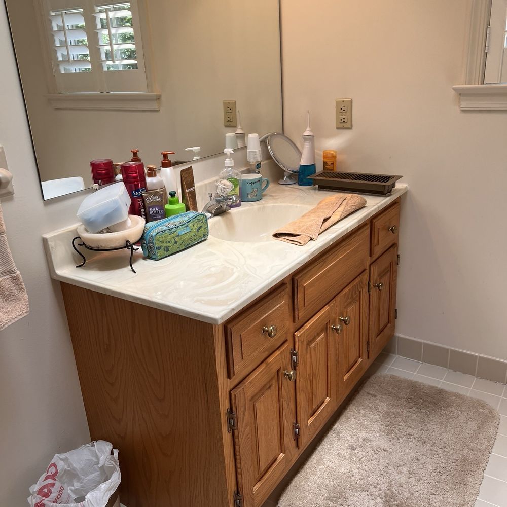 Kitchen Refacers - Bathroom before - Kitchen & Bath Near Me - Lancaster, Pennsylvania Kitchen Refacers - Bathroom before - Kitchen & Bath Near Me - Lancaster, Pennsylvania