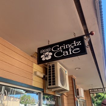 808 Grindz Cafe - Outside waiting area - Cafes Near Me - Lahaina, Hawaii 808 Grindz Cafe - Outside waiting area - Cafes Near Me - Lahaina, Hawaii