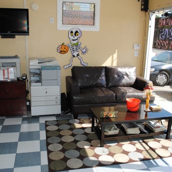 Bail Hotline Bail Bonds - Lywood bail bonds side interior view - Bail Bondsmen Near Me - Lynwood, California Bail Hotline Bail Bonds - Lywood bail bonds side interior view - Bail Bondsmen Near Me - Lynwood, California