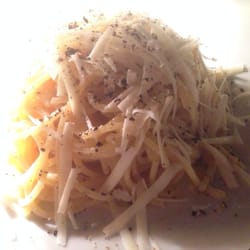 Swinebar - Spaghetti with fresh cheese and black pepper - simple dish, but flavourful.