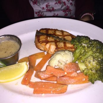 Madisons NY Bar& Grill - Grilled salmon with vegetables - Steakhouses Near Me - Anjou, Quebec Madisons NY Bar& Grill - Grilled salmon with vegetables - Steakhouses Near Me - Anjou, Quebec