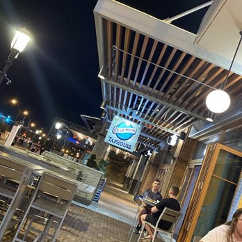 Blue Moon Taphouse - Outside Dining Area - Breweries Near Me - Norfolk, Virginia Blue Moon Taphouse - Outside Dining Area - Breweries Near Me - Norfolk, Virginia