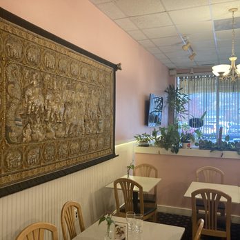 Thai Sweet Basil - Dinning Room - Thai Near Me - Andover, Massachusetts