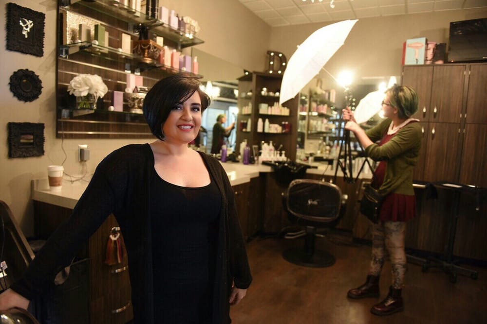 D & D Hair and Makeup Logo