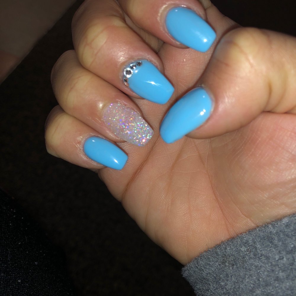 Nail polish from DND "summer sky" Nail polish from DND "summer sky"