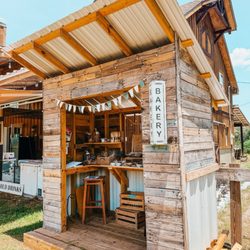 Sweetfields Farm - Bakery stand