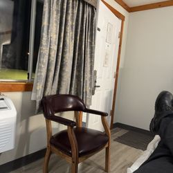 Travelodge By Wyndham Sportsman Lodge - Dated dirty curtains and liner.