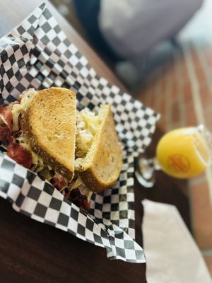 Uncle Henrys Deli by null