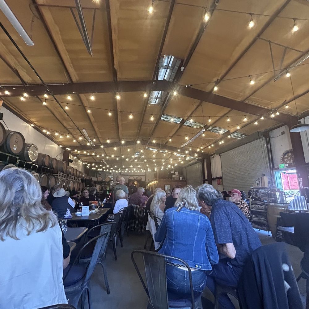 El Vaquero Winery - Lots of space and seating - Wine Tasting Room Near Me - Watsonville, California El Vaquero Winery - Lots of space and seating - Wine Tasting Room Near Me - Watsonville, California