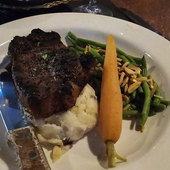 Diane's Saddleback Grill - Sirloin w/garlic mashed potatoes and green beans - Bars Near Me - Lake Arrowhead, California Diane's Saddleback Grill - Sirloin w/garlic mashed potatoes and green beans - Bars Near Me - Lake Arrowhead, California