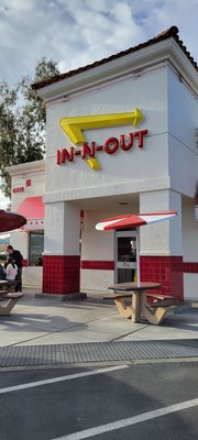 In-N-Out Burger by null
