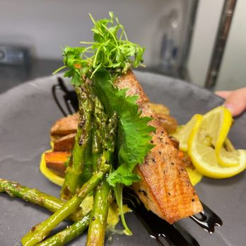 Iza Whiskey & Eats - Sushi Bars Near Me - Carrboro, North Carolina