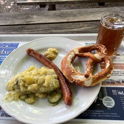 Waldwirtschaft Großhesselohe - Räucherzipfel mit Kartoffelsalat und Brezn